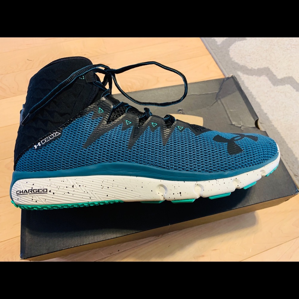 Under Armour Delta! Super Super Comfortable sz13!